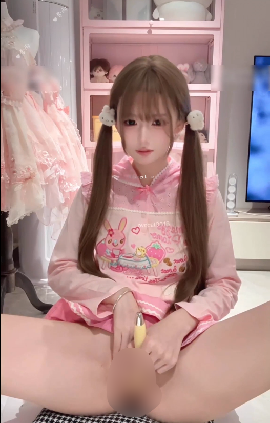 极品萝莉福利姬-季雨(ovocat0618)-白丝粉色小兔装(4V,688M)